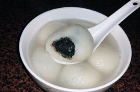 娱乐吃瓜酱芝麻汤圆,传统美食中的娱乐与甜蜜